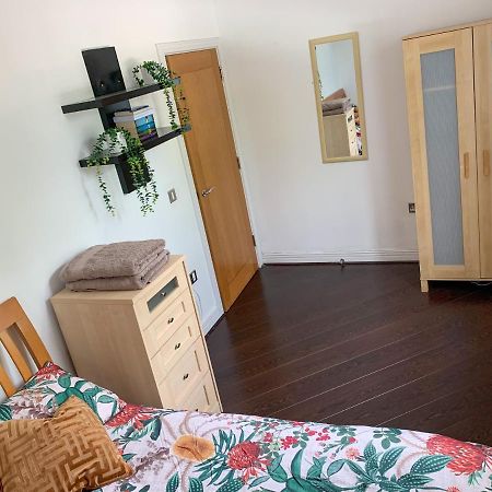 Room In Stratford With Private Bathroom And Parking Londra Dış mekan fotoğraf