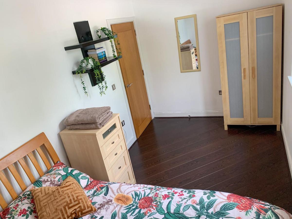 Room In Stratford With Private Bathroom And Parking Londra Dış mekan fotoğraf