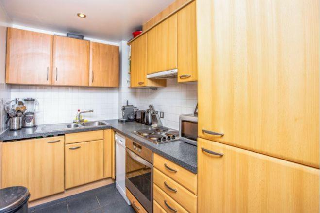Room In Stratford With Private Bathroom And Parking Londra Dış mekan fotoğraf